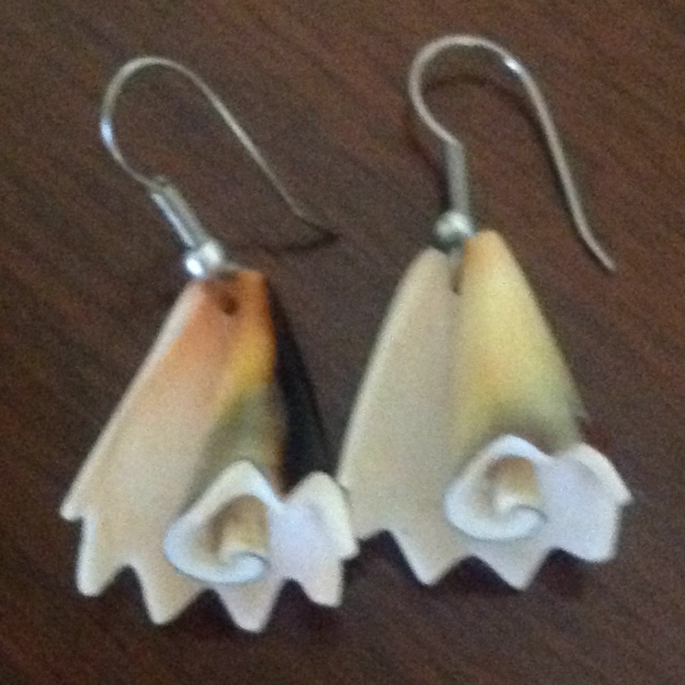 Shell earrings - Picture 3 of 3
